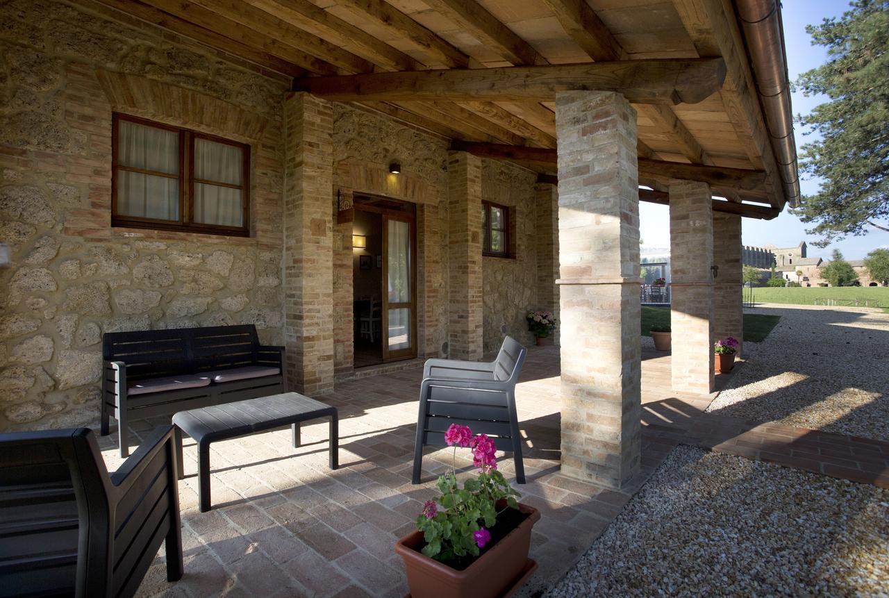 Casale San Galgano Aparthotel คิวส์ดีโน ภายนอก รูปภาพ