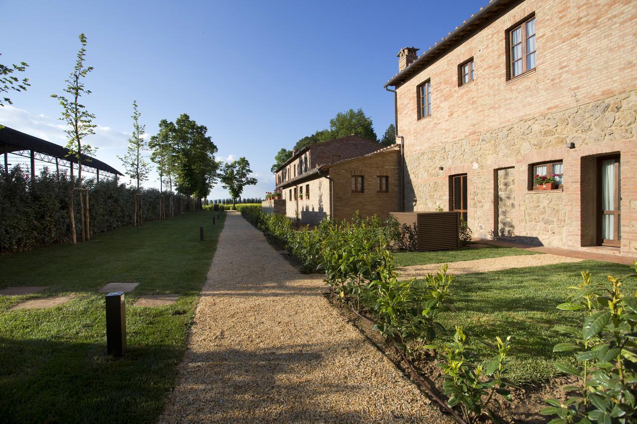 Casale San Galgano Aparthotel คิวส์ดีโน ภายนอก รูปภาพ
