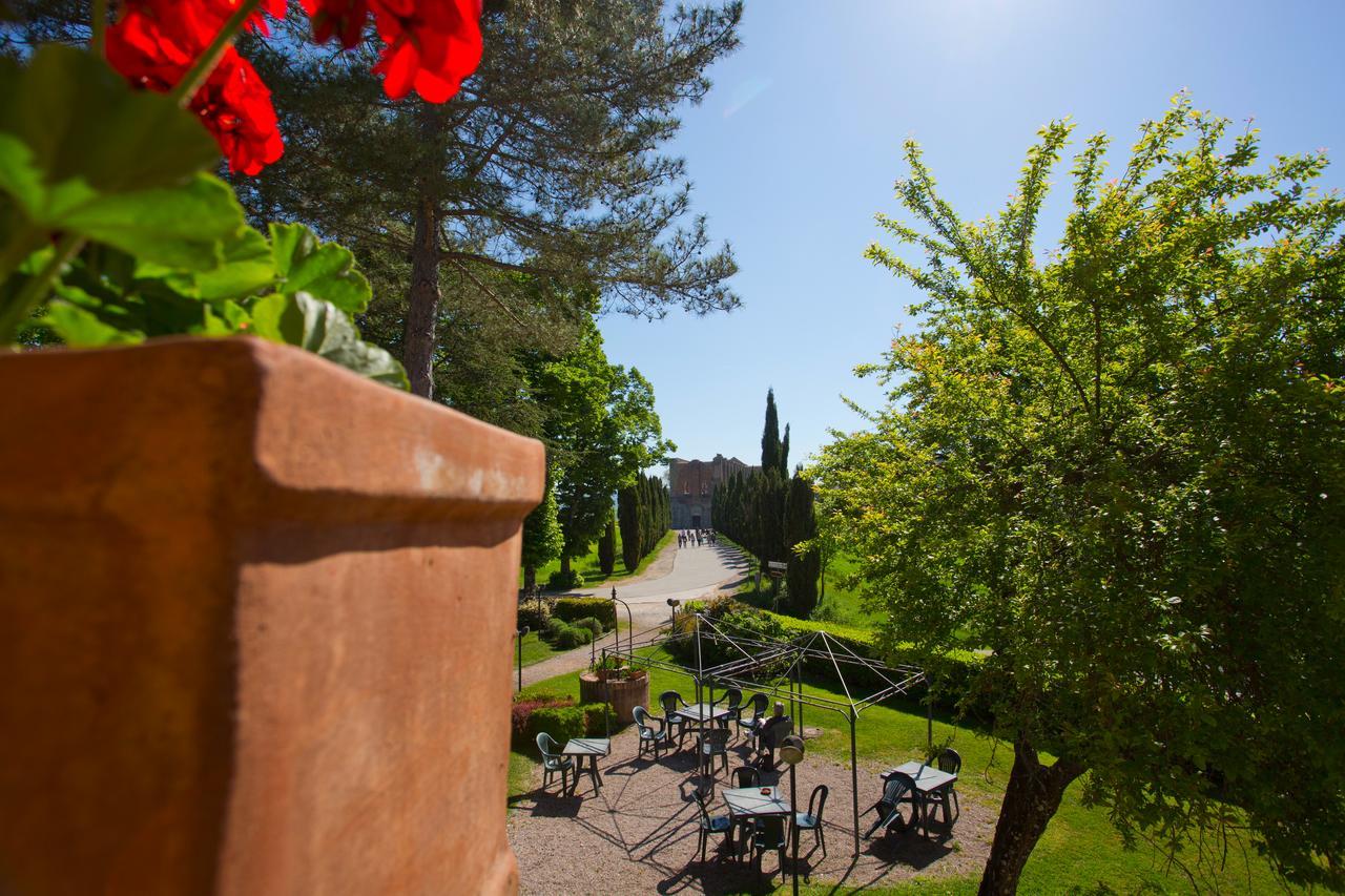 Casale San Galgano Aparthotel คิวส์ดีโน ภายนอก รูปภาพ