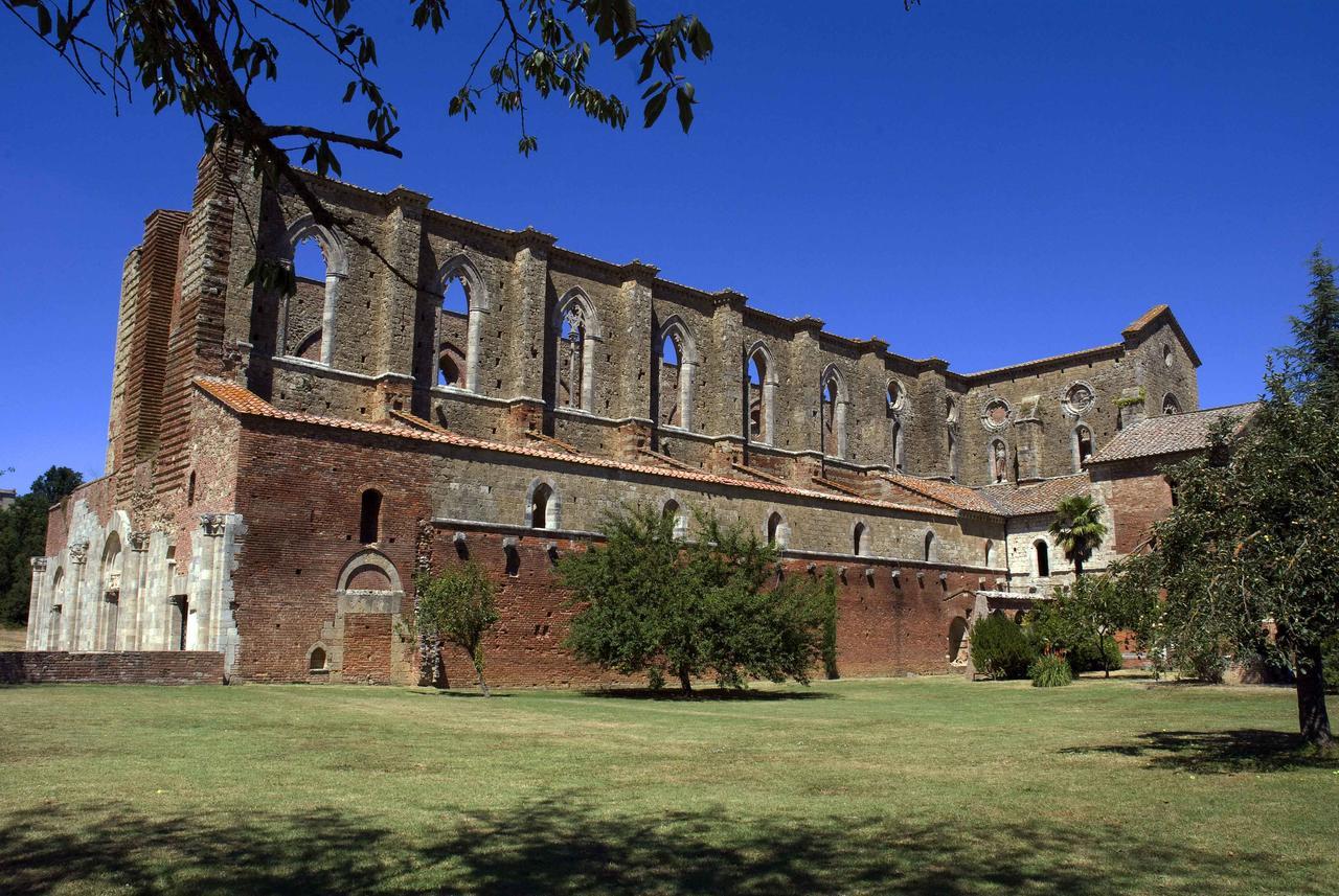 Casale San Galgano Aparthotel คิวส์ดีโน ภายนอก รูปภาพ