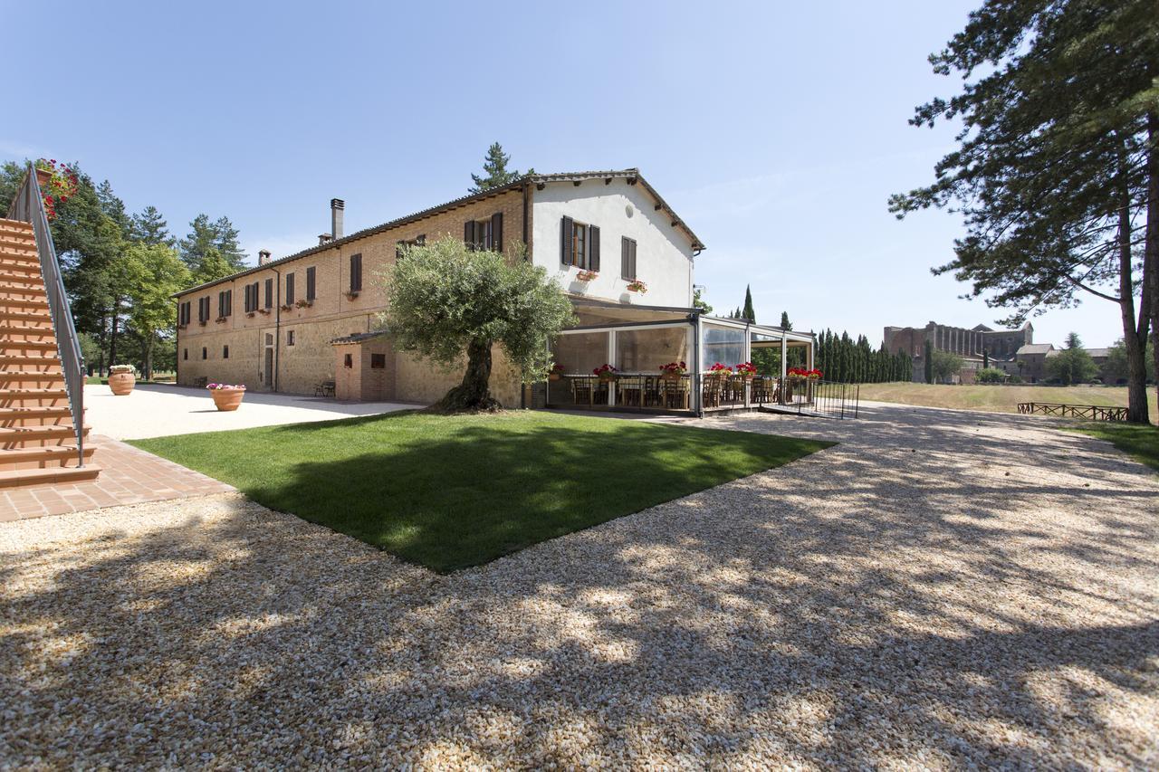 Casale San Galgano Aparthotel คิวส์ดีโน ภายนอก รูปภาพ