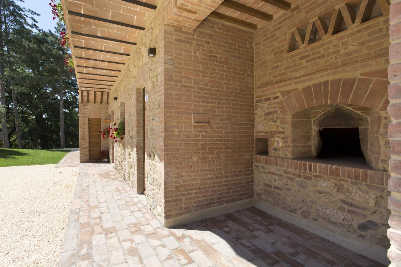 Casale San Galgano Aparthotel คิวส์ดีโน ภายนอก รูปภาพ