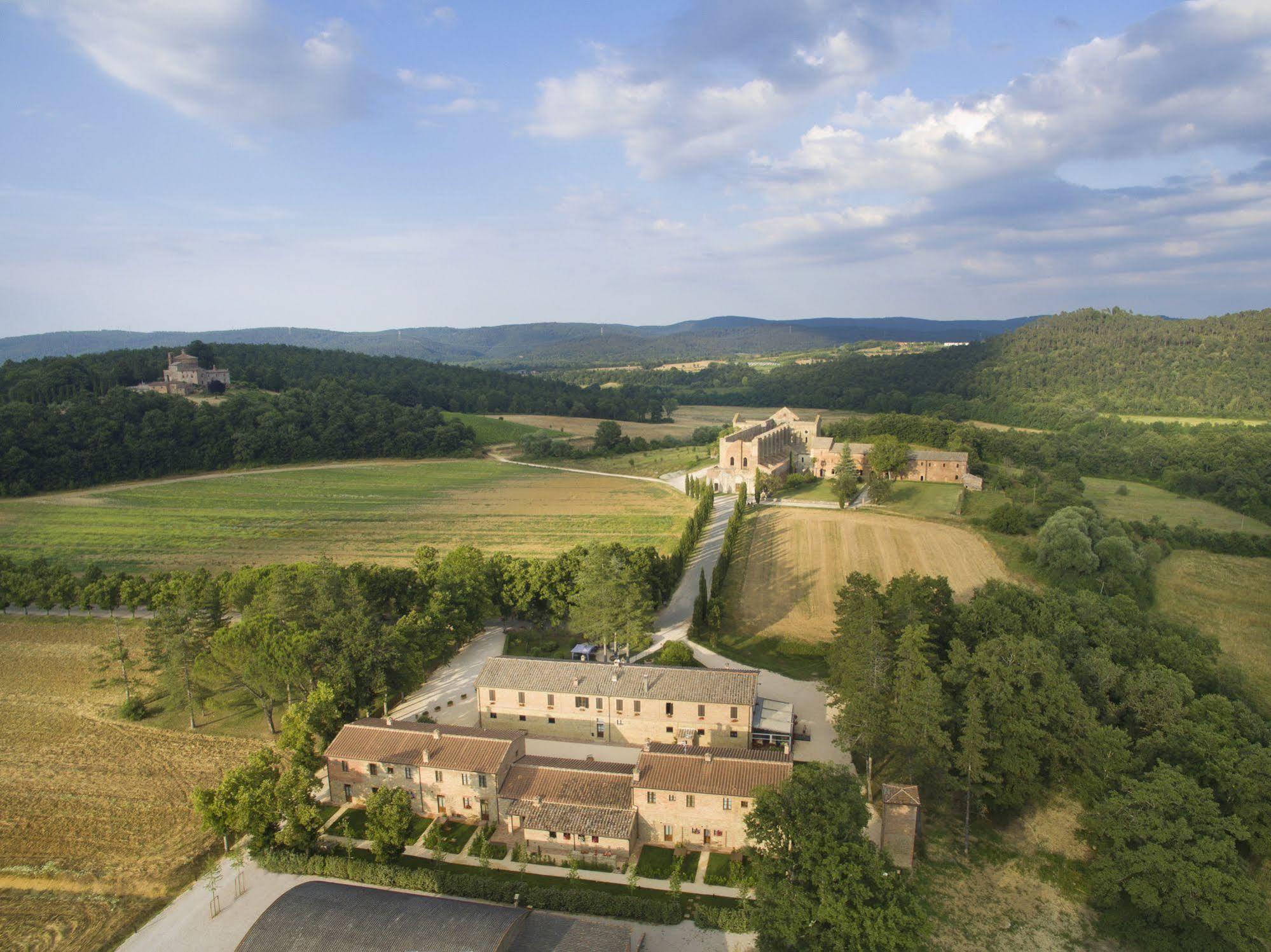 Casale San Galgano Aparthotel คิวส์ดีโน ภายนอก รูปภาพ